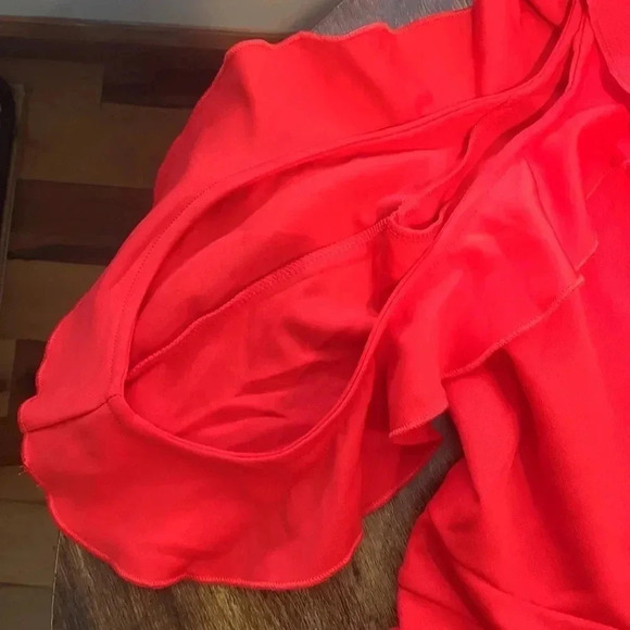 Venus cold shoulder with a ruffle, a-line. Size: XL - Picture 3 of 15